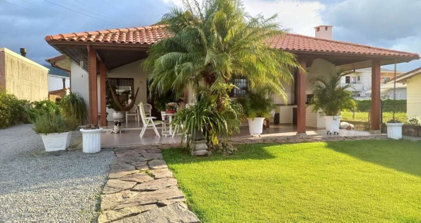 Chácara à venda com 4 quartos 1 suíte, 220,7m² em Aririú da Formiga Palhoça