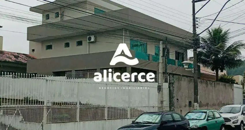 Casa com 6 quartos à venda na Rua Célio Veiga, 1083, Jardim Cidade de Florianópolis, São José