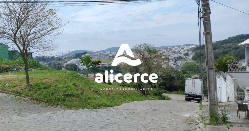 Terreno à venda na Rua Celésio Michels, 94, Forquilhas, São José