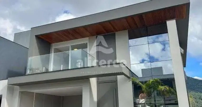 Casa à venda com 3 quartos 3 suítes, 241m² em pedra branca palhoça