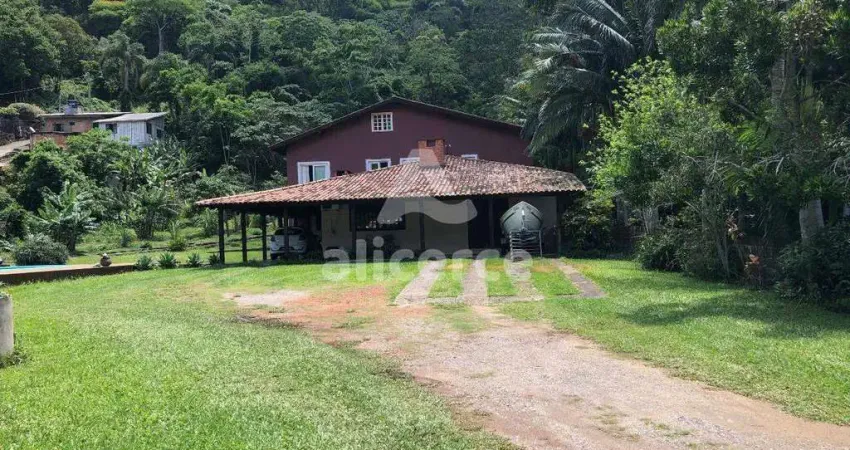 Casa à venda com 7 quartos 2 suítes, 492m² em armação do pântano do sul florianópolis