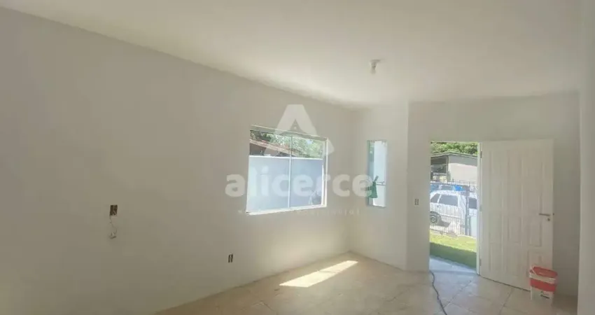 Casa completamente reformada pronta para morar, próximo a escola e comerçio