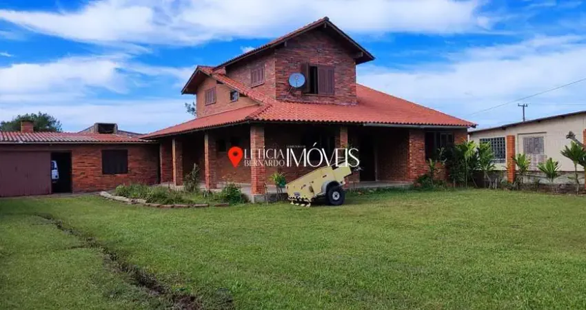 Casa Rústica e Aconchegante à Venda em Balneário Pinhal!
