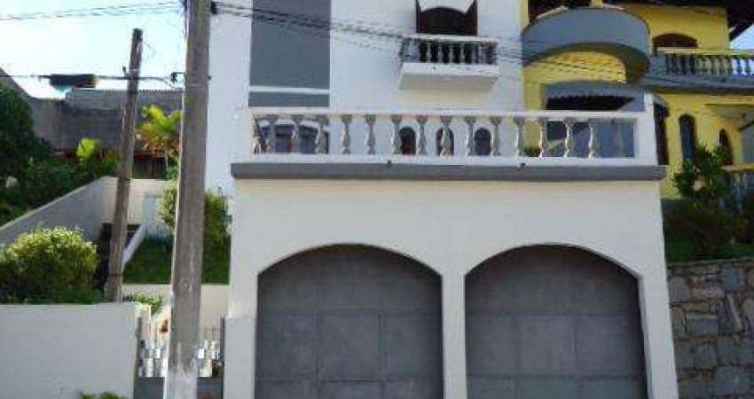 Casa com 3 dormitórios à venda, 145 m² por R$ 700.000,00 - Barbosas - Arujá/SP