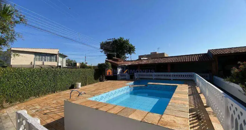 Casa com 3 dormitórios para alugar, 307 m² por R$ 5.500/mês - Jardim Alvinópolis - Atibaia/SP