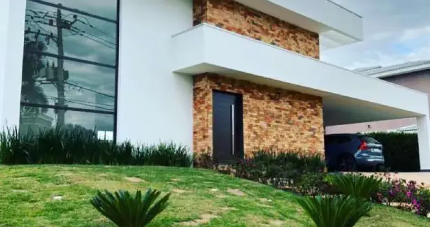 LINDA CASA EM CONDOMINIO FECHADO EM ARAÇOIABA DA SERRA COM 04 DORMTÓRIOS, 04 SUITES, PISCINA AQUECIDA E SALA PARA 03 AMBIENTES