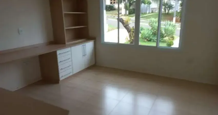 Casa de alto padrão para locação em condomínio fechado em boituva-sp, bairro flora ville: 3 quartos, 1 suíte, 3 salas, 2 banheiros, 2 vagas de garagem, 170m².
