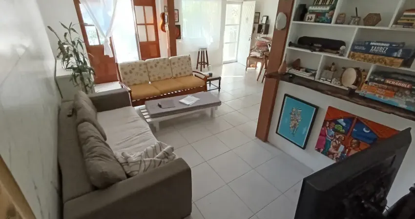 Oportunidade única! casa 200m² com espaço de sobra em bairro tranquilo e seguro.