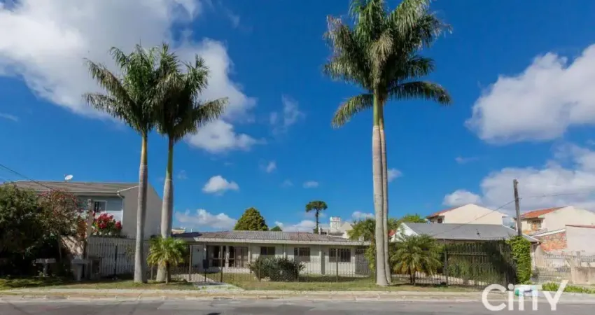 Casa térrea com terreno de 1.450 m² perfeito para que não quer escada e ter jardim ao seu dispor...