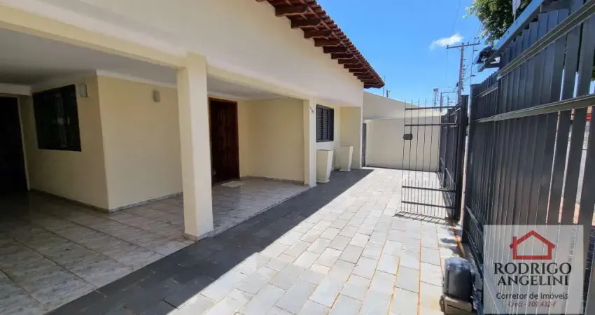 Casa com 3 quartos à venda na Avenida Doutor Antônio Define, Centro, Penápolis