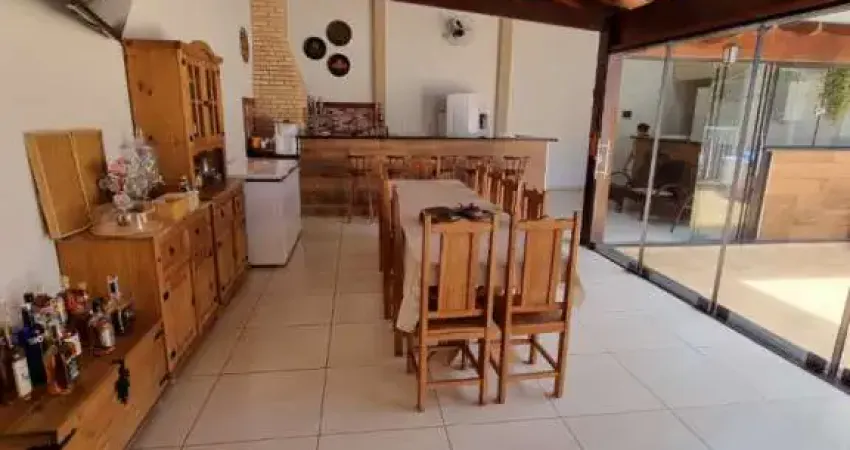 Casa com 3 quartos à venda na Avenida Frei Afonso Maria de Louveira, Jardim Santa Terezinha, Penápolis