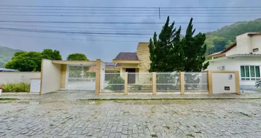 Casa com 4 quartos para alugar no Azambuja, Brusque