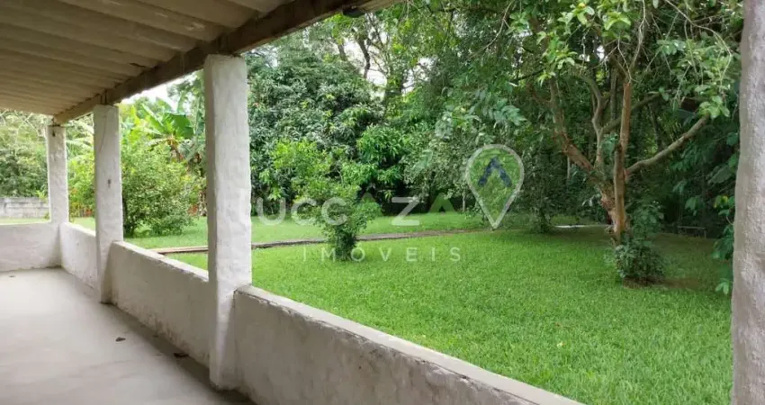 Chácara à venda em Santa Branca-SP, Bairro da Cachoeira: 2 quartos, 1 suíte, 1 sala, 2 banheiros, 8 vagas de garagem, 100m² de área.