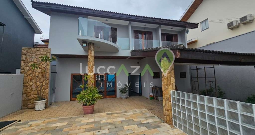 Casa de luxo em condomínio na Vila Zezé, Jacareí-SP: 3 quartos, 3 suítes, 12 salas, 6 banheiros, 4 vagas de garagem e 300m² de área.
