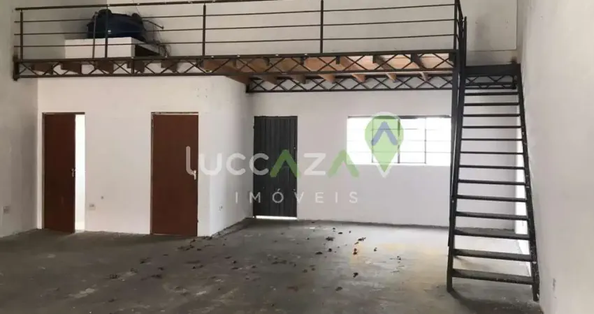 Galpão Comercial para Locação na Vila Pinheiro, Jacareí-SP: 1 Sala, 2 Banheiros, 2 Vagas de Garagem, 131m² de Área.