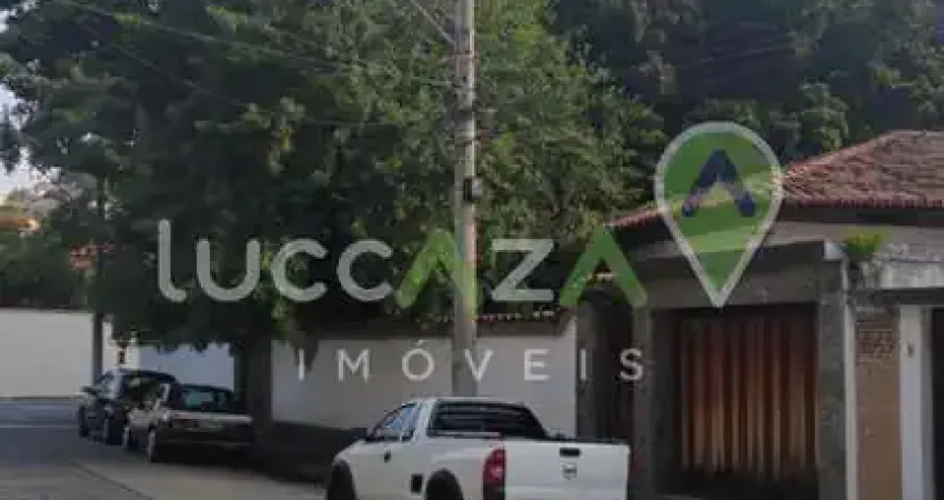 Imperdível Casa Comercial à Venda em Jacareí-SP, Bairro Centro! 6 Quartos, 3 Salas, 3 Banheiros, 5 Vagas de Garagem, 400m²!