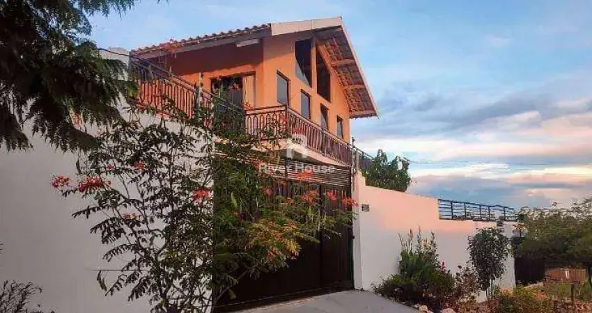 Belíssimo Sobrado à venda R$ 399.000,00. 2 Vagas de Garagens, 02 Banheiros ,Parque Residencial Trop