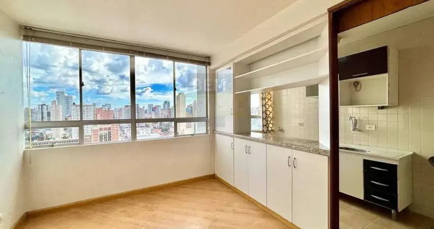Apartamento 1 Quarto à Venda no Centro de Curitiba - Edifício Nilo Cairo - Andar Alto com Vaga