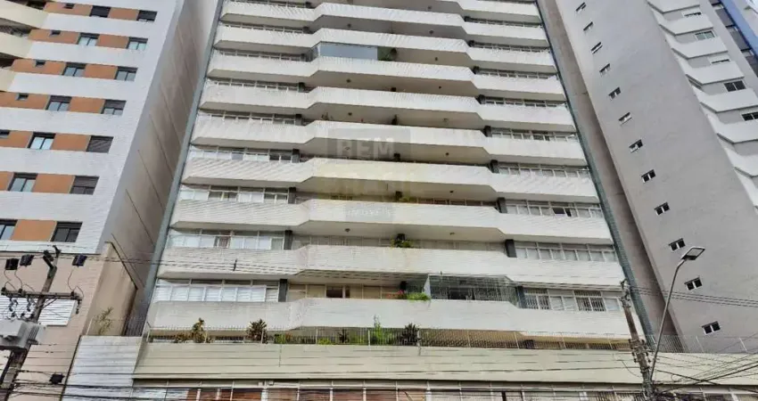 Apartamento Para Alugar com 4 quartos sendo 1 suíte na divisa entre os bairros Batel e Água Verde em Curitiba