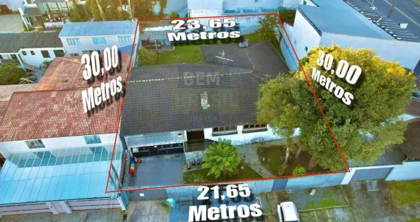 Casa Versátil no Boa Vista: Excelente para Comércio ou Residência com Amplo Terreno e ZR3!