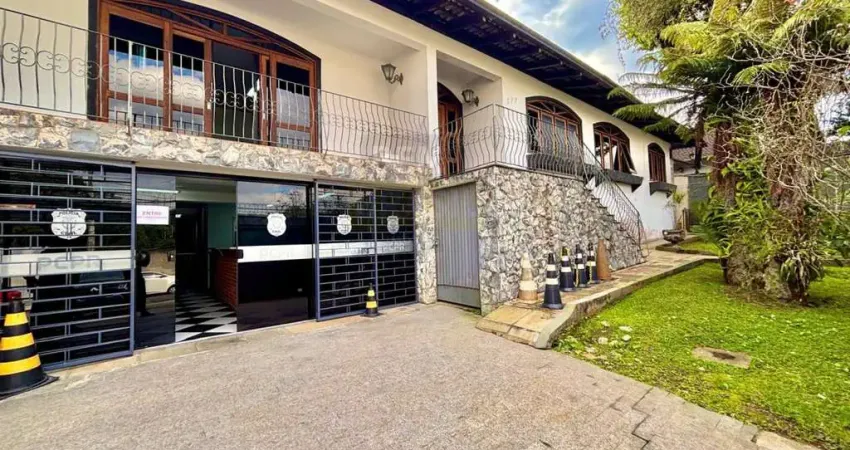 Casa Versátil no Boa Vista: Excelente para Comércio ou Residência com Amplo Terreno e ZR3!
