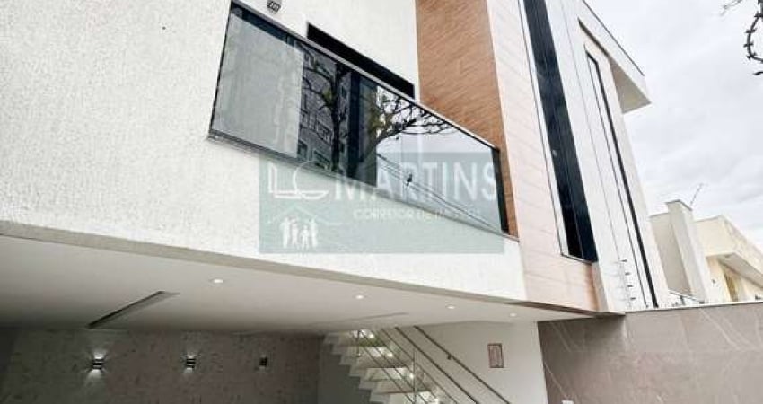 DESLUMBRE-SE COM O LUXO! CASA DE 3 QUARTOS À VENDA, 187M²