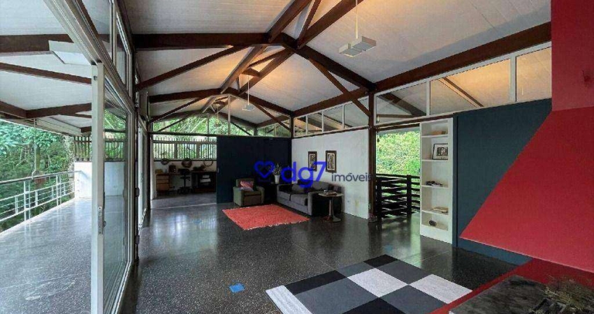 Casa com 3 dormitórios, 3 suítes à venda, 1043 m² - Granja Viana/SP