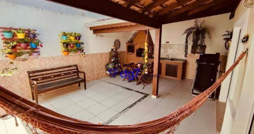 Casa com 3 dormitórios à venda, 139 m² por R$ 780.000,00 - Granja Viana - Carapicuíba/SP