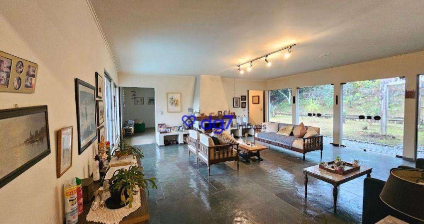 Casa em Condomínio Granja Vianna 4 dormitórios e 4 vagas 513m de área construida