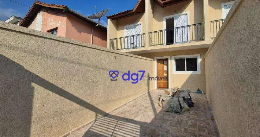 Casas novas com 2 suítes, quintal amplo, 2 vagas, ótima localização