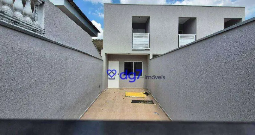 Sobrado novo com 2 suítes e 2 vagas de garagem