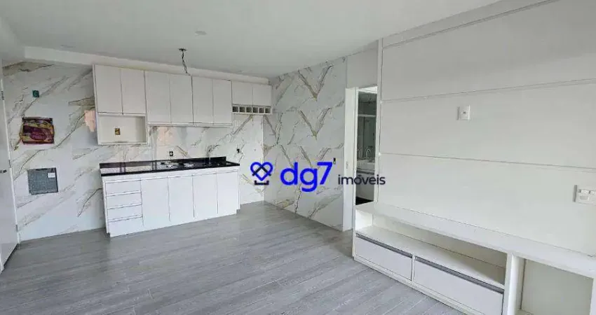 Apartamento com 1 dormitório impecável: revestimento de alta qualidade e ótima marcenaria!