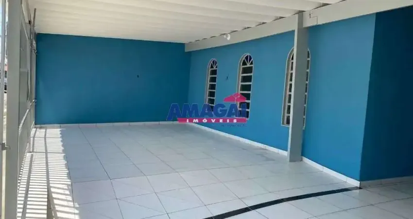 Casa com 3 quartos para alugar no Jardim Emília, Jacareí 