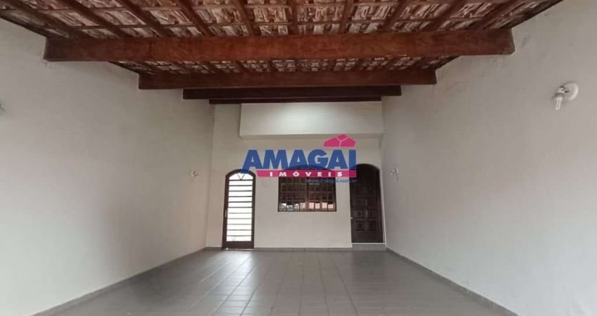 Casa com 2 quartos para alugar no Centro, Jacareí 