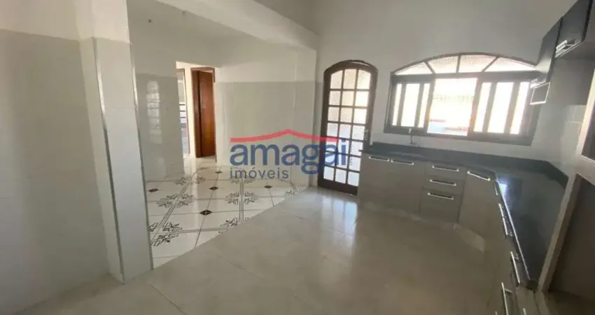 Casa com 2 quartos para alugar no Centro, Jacareí 