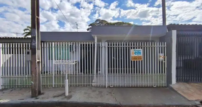 Casa com 2 quartos para alugar na Rua Guararapes, 6, Zona 03, Maringá