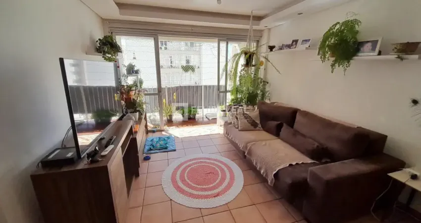 Apartamento com 03 dormitórios (01 suíte) localizado no centro de florianópolis