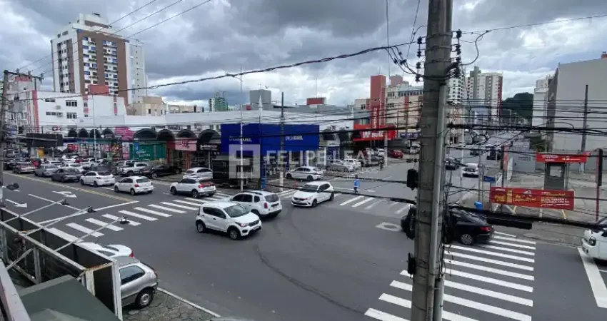 Apartamento de 2 dormitórios, com vaga coberta e localização estratégica no bairro kobrasol