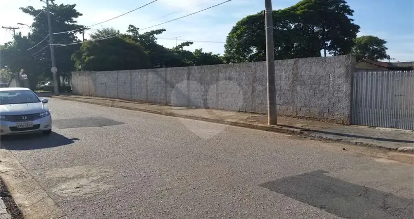 Terreno à venda na Dos Heliotrópios, Jardim Simus, Sorocaba