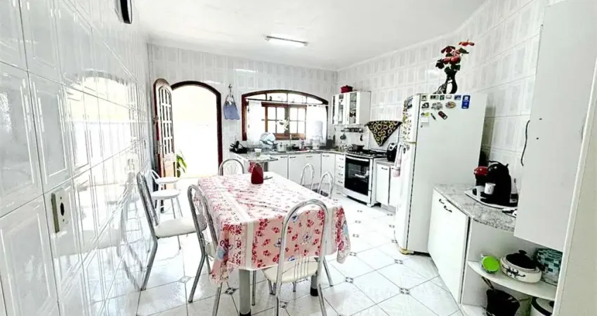 Casa com 3 quartos à venda no Centro, Piedade