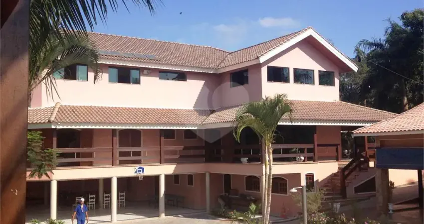 Chácara / sítio com 4 quartos para alugar no Centro, Araçoiaba da Serra 