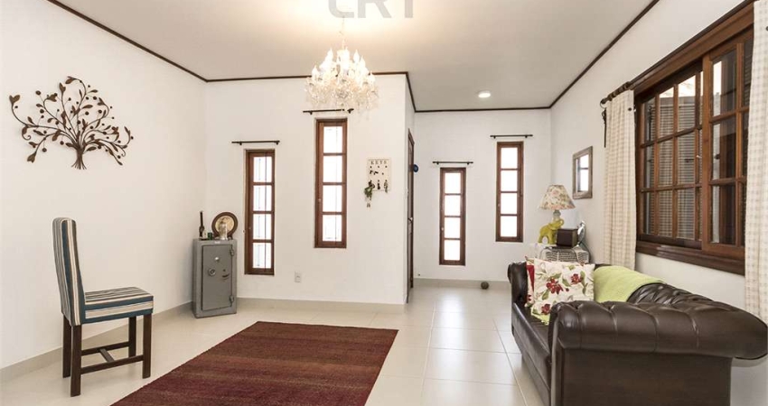 Casa com 3 quartos à venda na Rua General Pedro Bittencourt, Passo da Areia, Porto Alegre