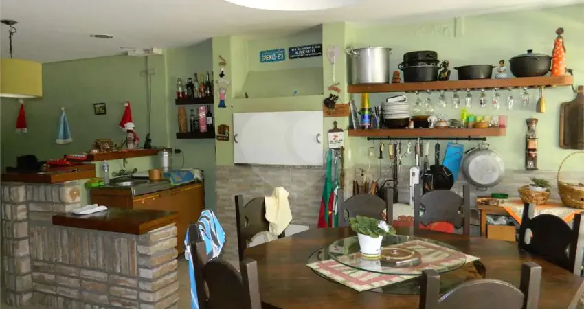 Casa com 4 quartos à venda na Avenida Mariland, Auxiliadora, Porto Alegre