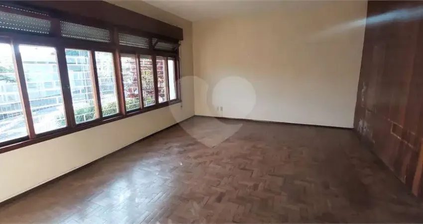 Casa comercial à venda no Três Figueiras, Porto Alegre 