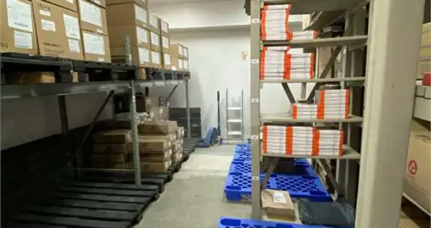 Casa comercial à venda na Avenida Teixeira Mendes, 588, Chácara das Pedras, Porto Alegre