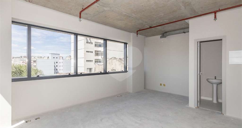 Sala comercial à venda na Avenida Cristóvão Colombo, Floresta, Porto Alegre