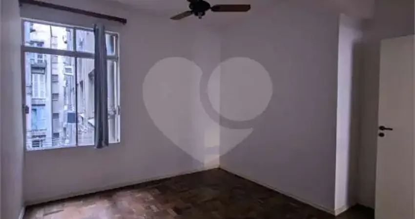 Apartamento com 3 quartos à venda na Rua Marechal Floriano Peixoto, Centro, Porto Alegre