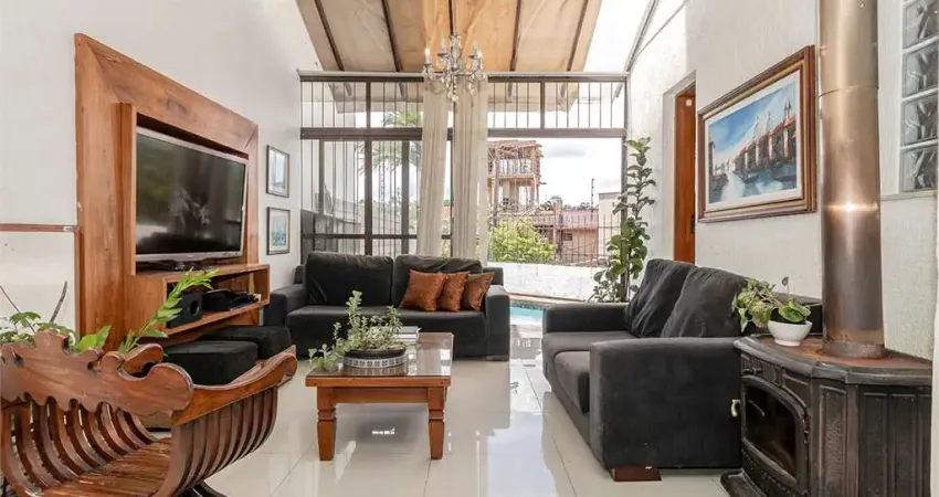Casa com 3 quartos à venda na Rua Luiz Voelcker, Três Figueiras, Porto Alegre
