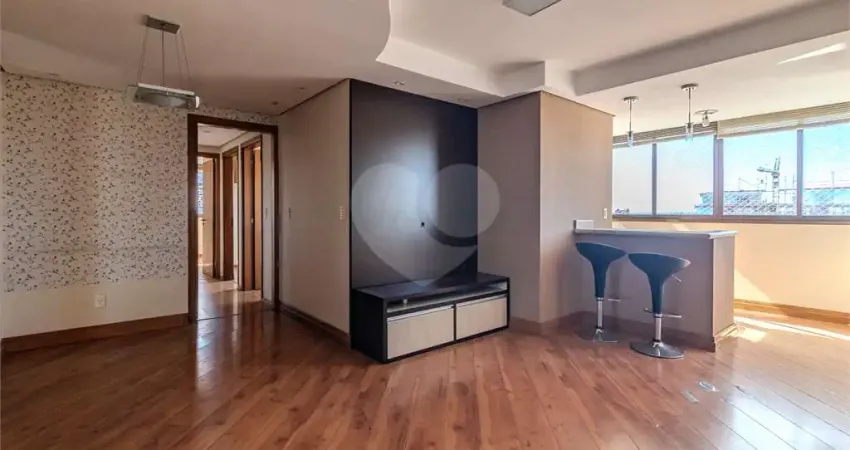 Apartamento com 3 quartos à venda na Rua Roque Calage, 566, Passo da Areia, Porto Alegre