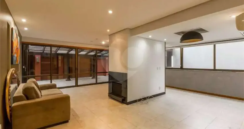 Apartamento com 3 quartos para locação em Petrópolis - RS